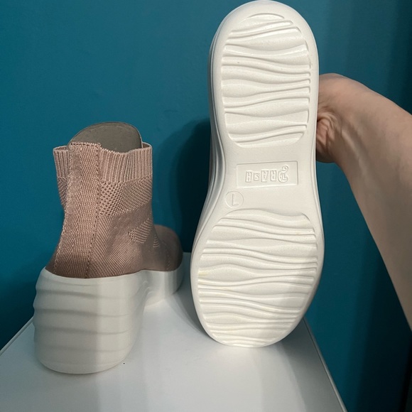 Brash Echo Blush Sneaker Booties - Size 7 - Picture 4 of 5
